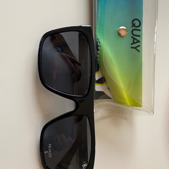 Men’s Quay Frontrunner Blk / Smoke Polarized Sunglasses - Picture 3 of 5